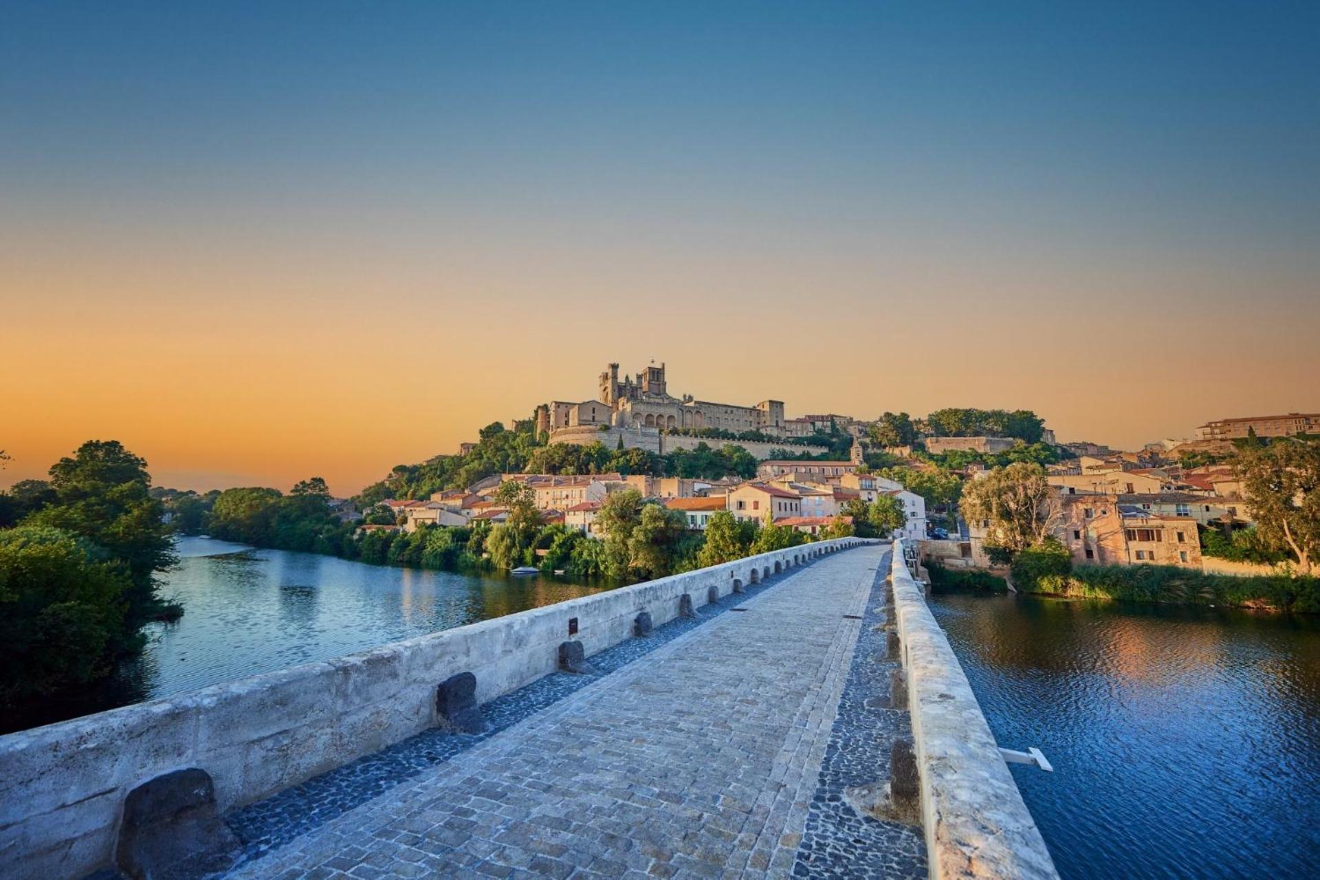 Hotel Du Champs De Mars Béziers Esterno foto